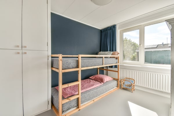 Soluciones creativas para amueblar habitaciones con dos camas